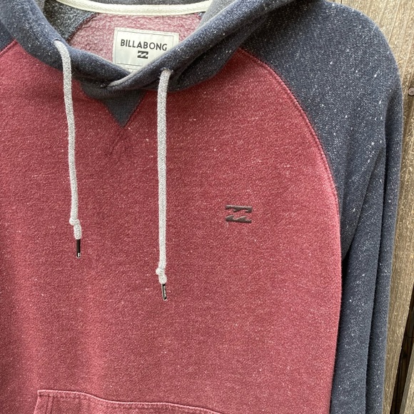 Billabong Red Two-Tone Hoodie L Cotton Pockets Beach Outdoor Logo RN99064 - Picture 3 of 11
